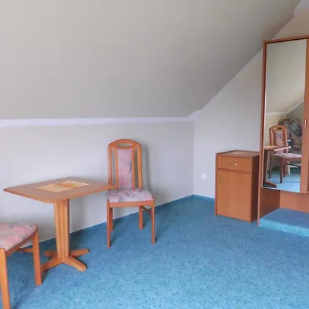 Apartment Nette Mit Garten, Grill Und Pool *